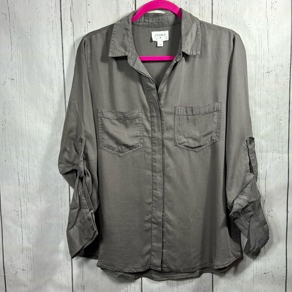 Everly Womens Long Sleeve Roll Tab Button Down Career Office Gray Taupe Shirt